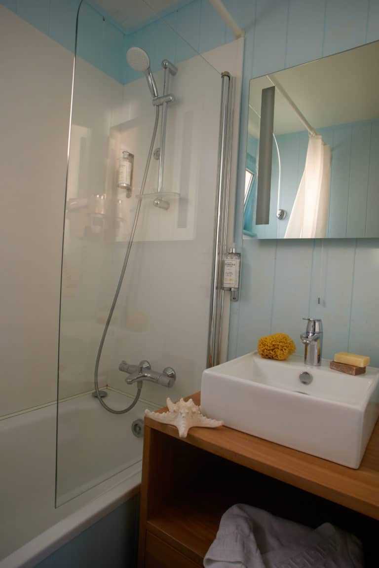 salle de bain chalet maison confort baie de somme scaled